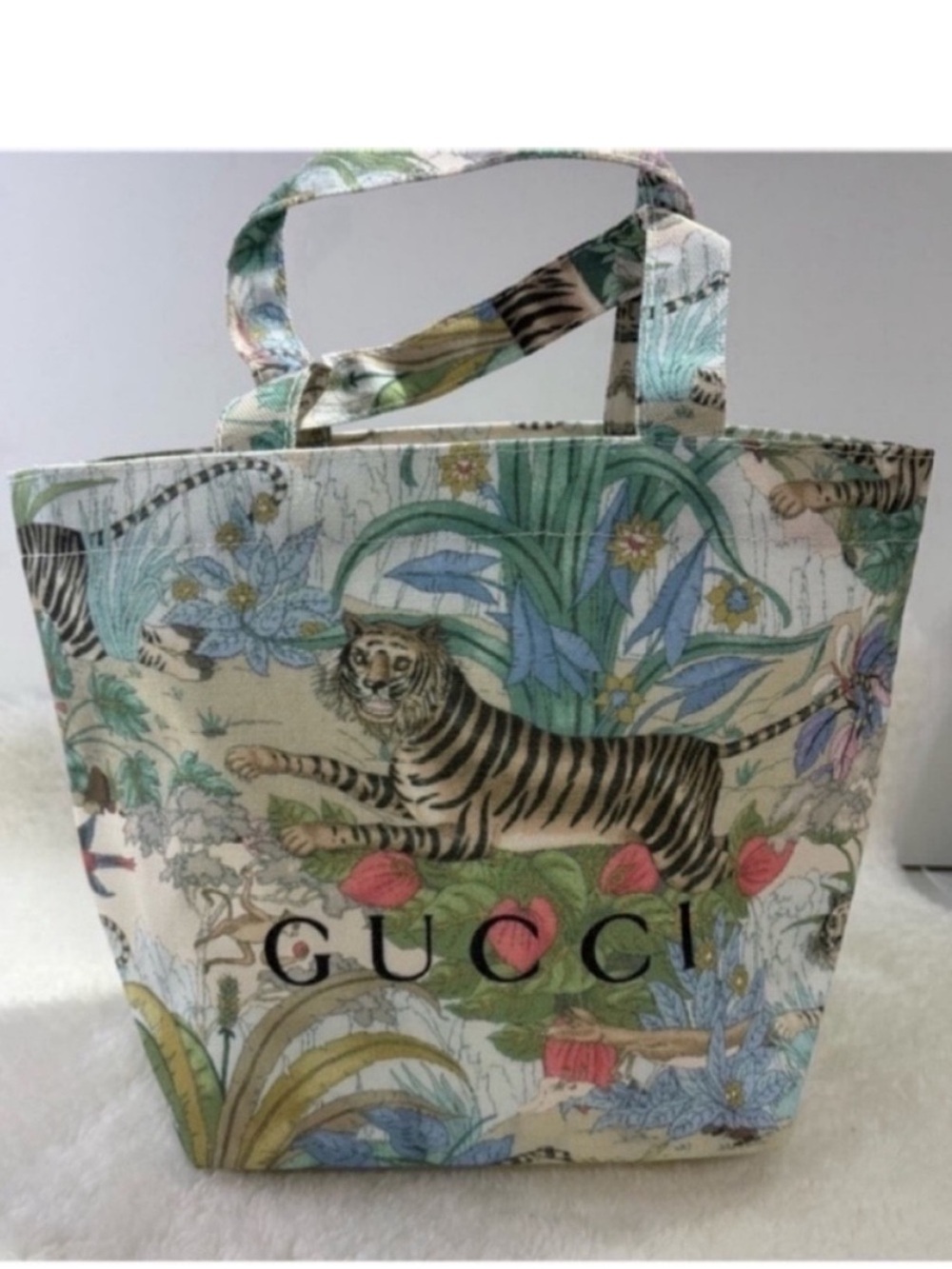 Gucci small shopping dust   bag